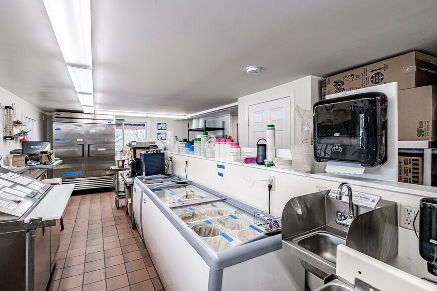 More Photos Of 150 US ROUTE 1, Freeport Fast Food For Sale