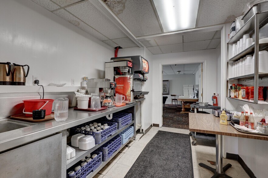 More Photos Of 2728 & 2802 N Rangeline Road, Joplin Flex For Sale