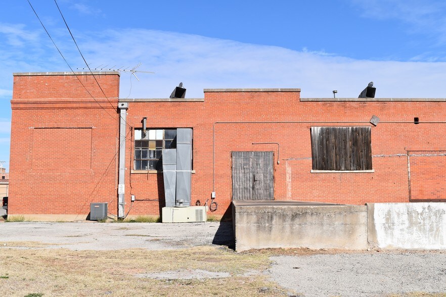 More Photos Of 227 S Philadelphia Ave, Shawnee Warehouse For Sale