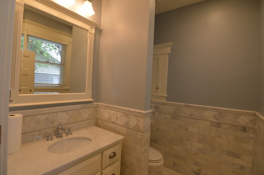 More Photos Of 117 Rosewood Ave, Boerne Storefront Retail Office For Sale