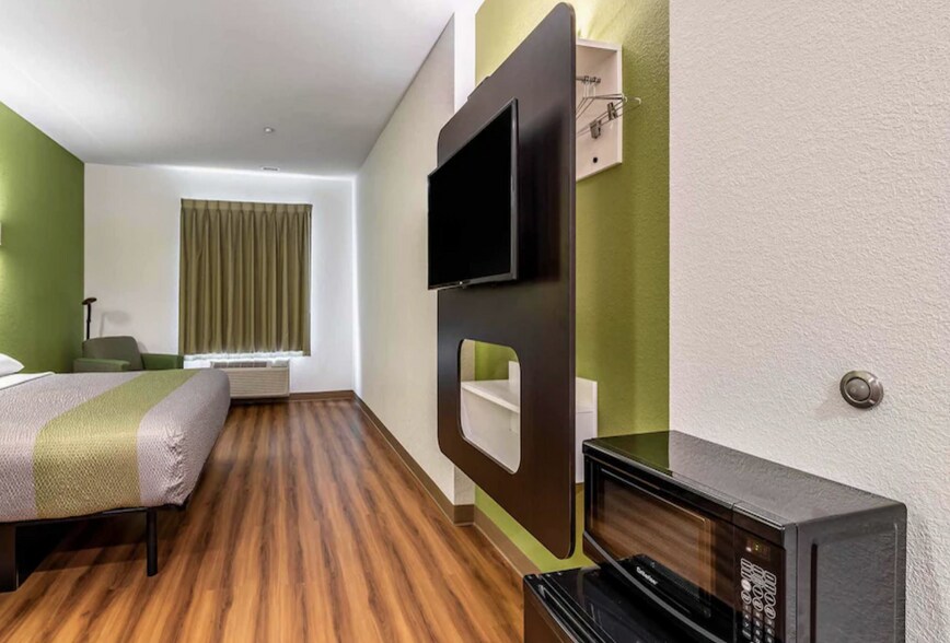 More Photos Of 1731 Premier Dr, Mankato Hotel For Sale
