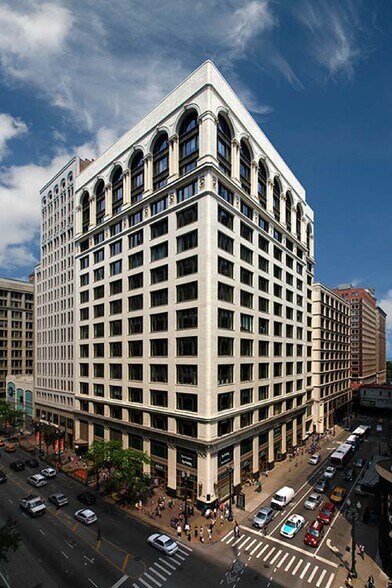 More Photos Of 1 N State St, Chicago Office Residential For Sale