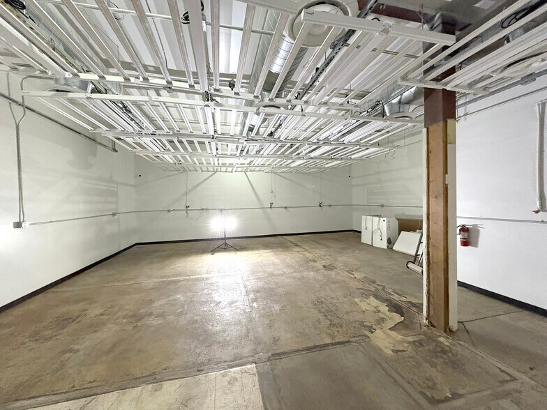 More Photos Of 2490 W 2nd Ave, Denver Warehouse For Sale