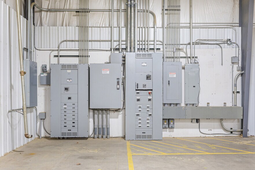 More Photos Of 3931 37th Ave SW, Fargo Manufacturing For Lease