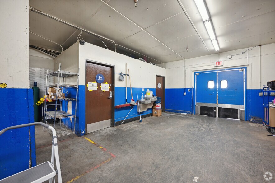 More Photos Of 5270 W Sunset Blvd, Los Angeles Freestanding For Lease
