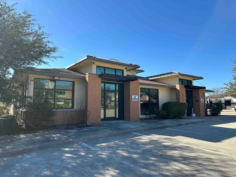 More Photos Of 4712 Dexter Dr, Plano Medical For Lease