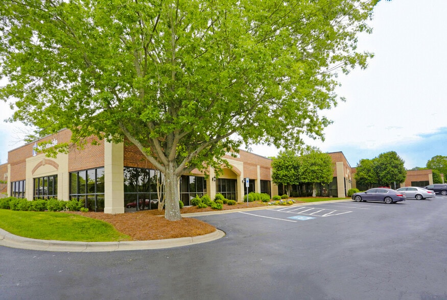 More Photos Of 2331 Crownpoint Executive Dr, Charlotte Unknown For Lease