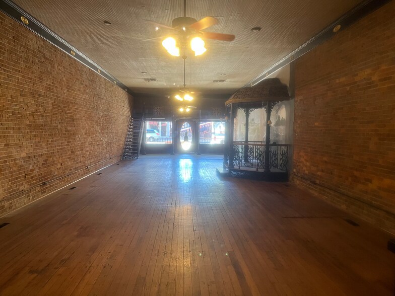 More Photos Of 206 N Main St, Bishopville General Retail For Sale