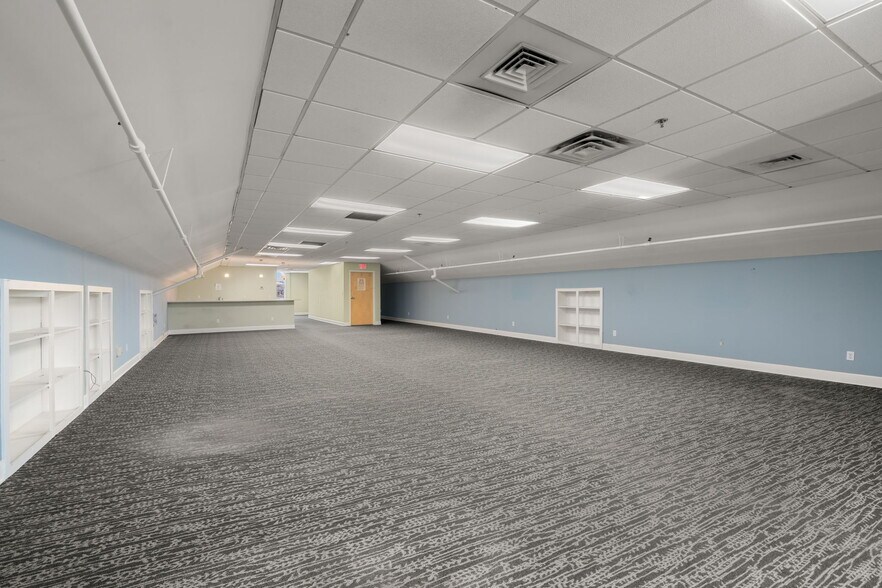 More Photos Of 109 Talcott Rd, West Hartford Manufacturing For Sale