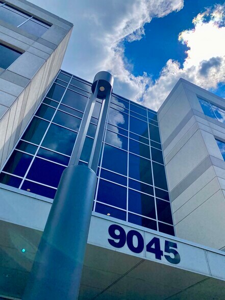 More Photos Of 9045 River Rd, Indianapolis Office Residential For Lease