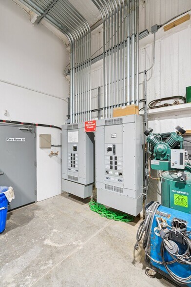 More Photos Of 12217 S Broadway, Edmond Warehouse For Sale