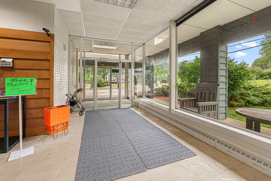 More Photos Of 254 Winnebago Dr, Fond Du Lac Office For Sale