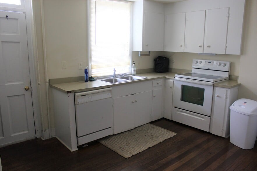 More Photos Of 108-114 S Patrick St, Alexandria Office Residential For Lease