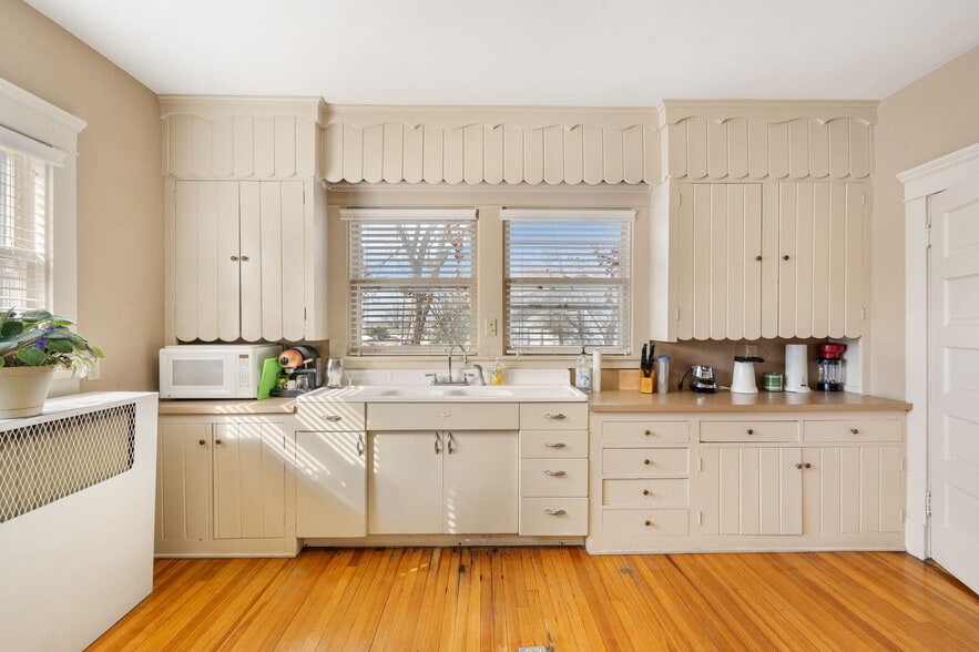More Photos Of 1201 E Walnut St, Springfield Loft Creative Space For Sale