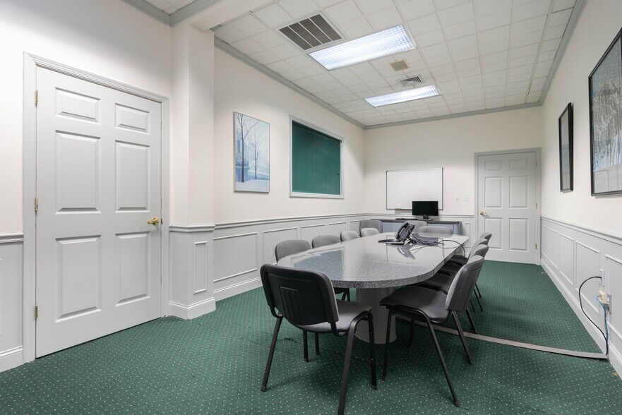 More Photos Of 275 Dixon Ave, Amityville Office For Sale