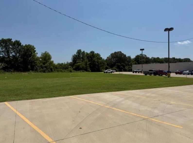 More Photos Of 1009 N Hervey St, Hope General Retail For Sale