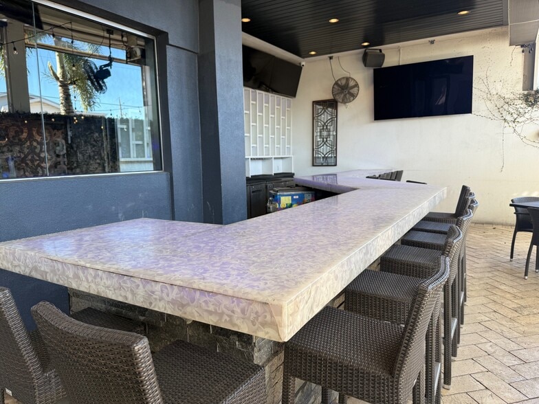 More Photos Of 2702 W Kennedy Blvd, Tampa Restaurant For Sale