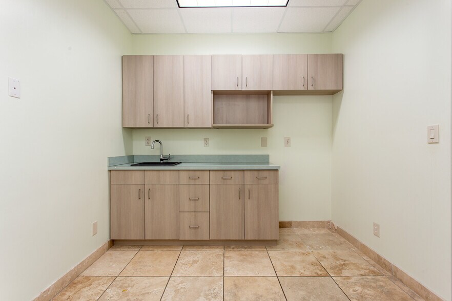 More Photos Of 316 W Pike St, Lawrenceville Medical For Lease