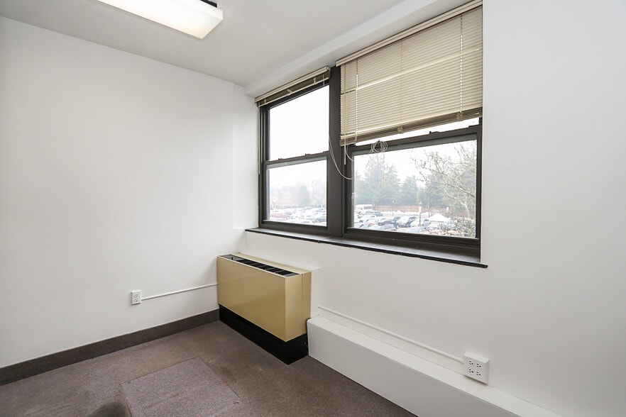 More Photos Of 520 Franklin Ave, Garden City Medical For Sale