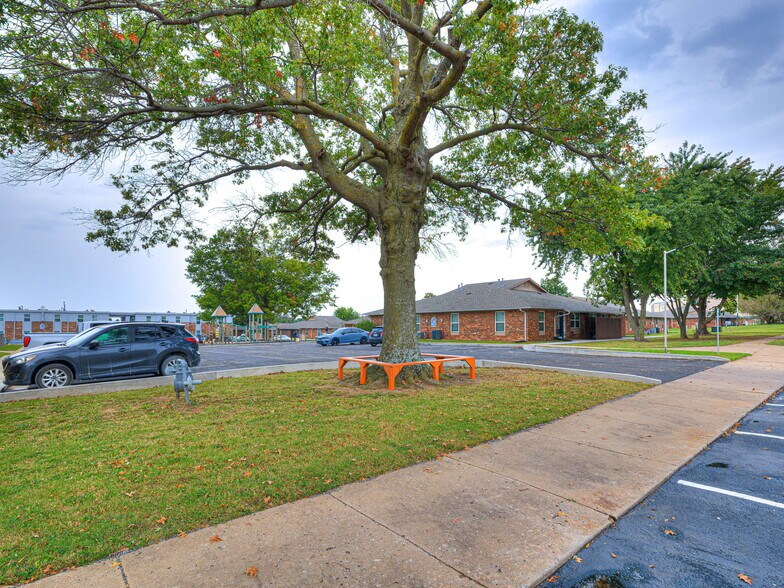 More Photos Of 1220 SE 9th St, Pryor Apartments For Sale