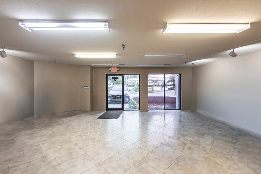 More Photos Of 12155 Metro Pky, Fort Myers Showroom For Lease