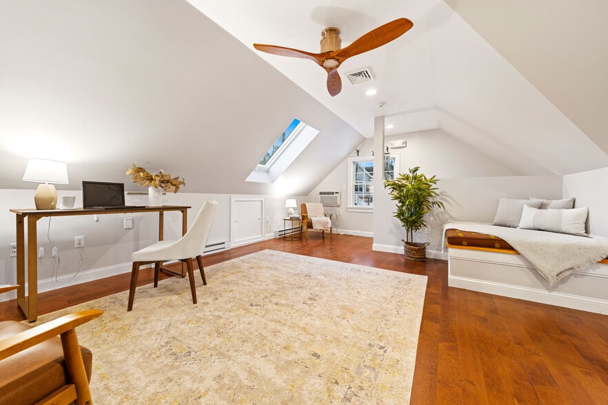 More Photos Of 25 Carlisle Rd, Westford Veterinarian Kennel For Sale