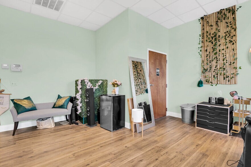 More Photos Of 127 Bellagio Cir, Sanford Office For Lease