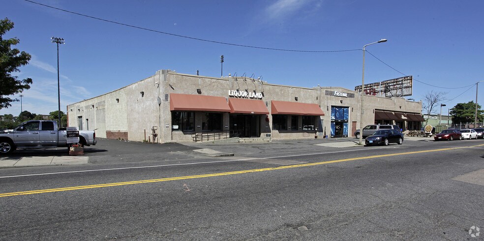 More Photos Of 1033 Massachusetts Ave, Roxbury Light Distribution For Lease