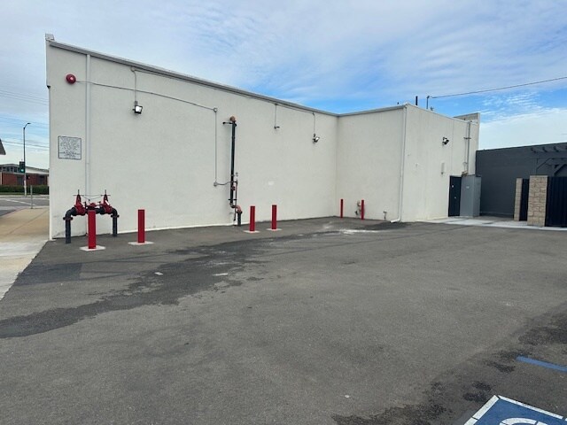 More Photos Of 1942 W Redondo Beach Blvd, Gardena Freestanding For Sale