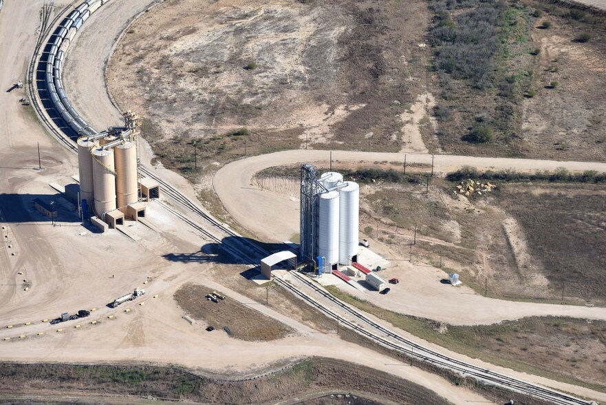 More Photos Of 12070 Center Rd, San Antonio Land For Lease