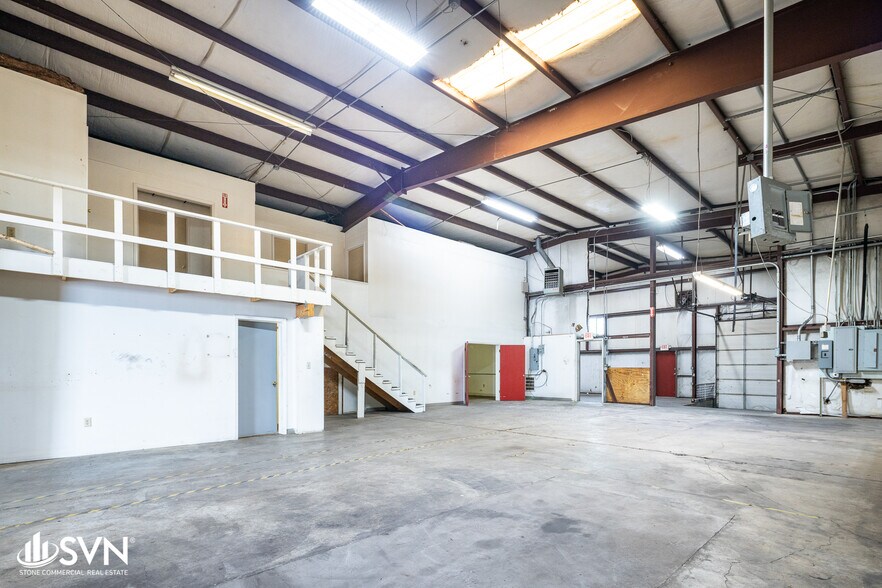 More Photos Of 128 Eisenhower Ct, Nicholasville Warehouse For Lease