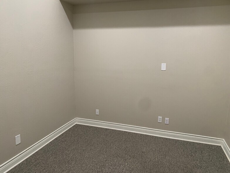 More Photos Of 801 N Main St, Boerne Freestanding For Lease