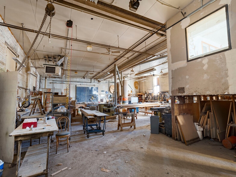 More Photos Of 3056 W Walton St, Chicago Warehouse For Sale
