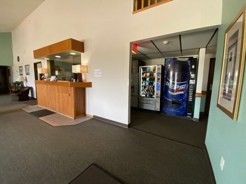 More Photos Of 821 Highway 75 N, Breckenridge Hotel For Sale