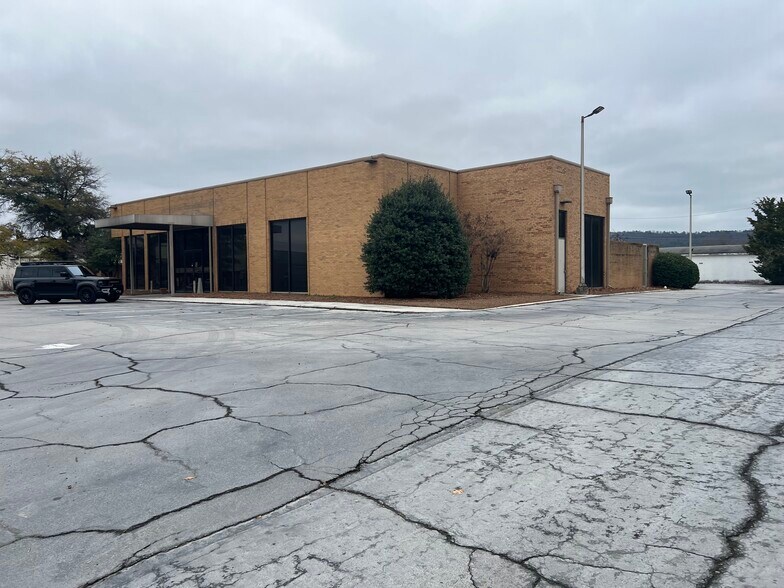 More Photos Of 8433 1st Ave, Leeds Bank For Lease