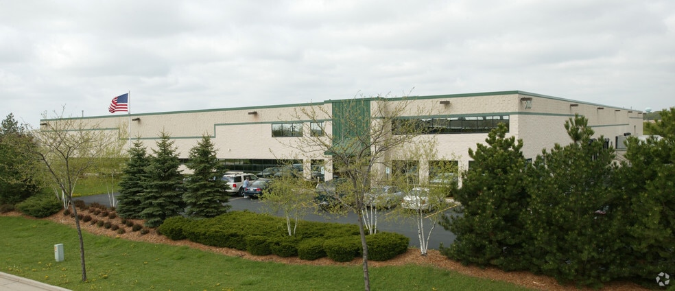 More Photos Of 2100 Airport Rd, Waukesha Distribution For Lease