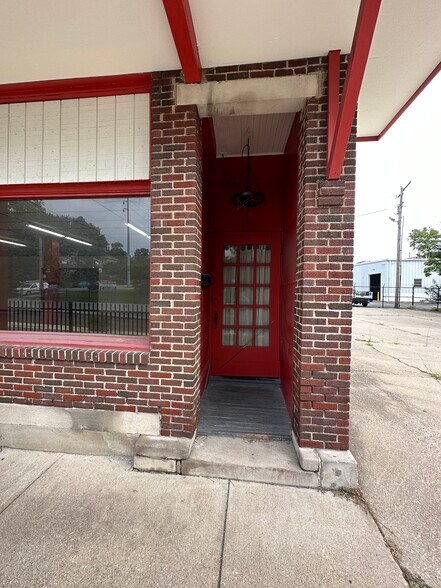 More Photos Of 322 W 3rd St, Bloomington General Retail For Sale