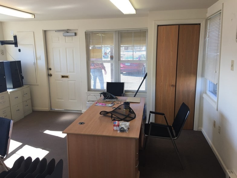 More Photos Of 1499 E Philadelphia Ave, Gilbertsville Storefront Retail Residential For Sale