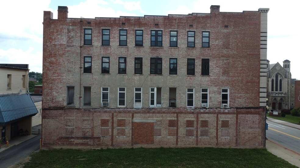 More Photos Of 231 S Main St, Greensburg Office For Sale