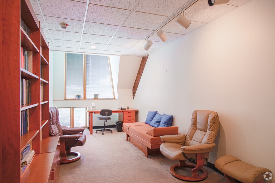 More Photos Of 10 Langley Rd, Newton Office For Sale