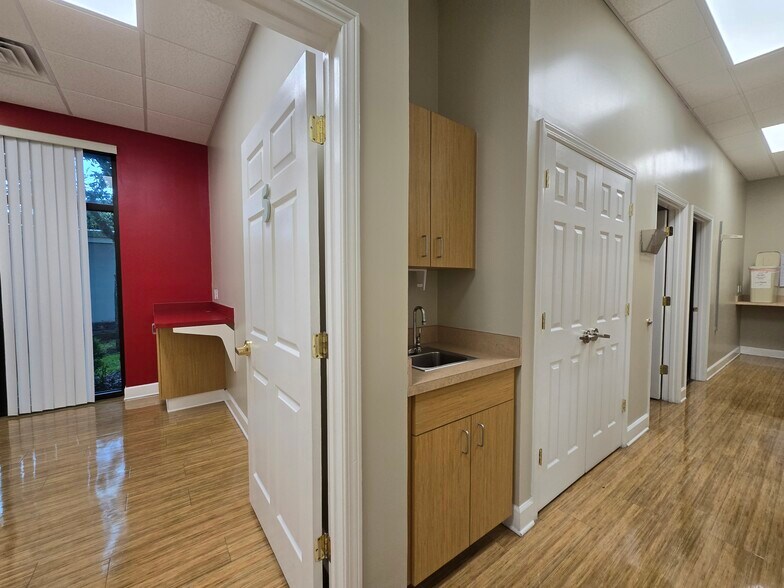 More Photos Of 4500 Hodges Blvd, Jacksonville Office For Lease
