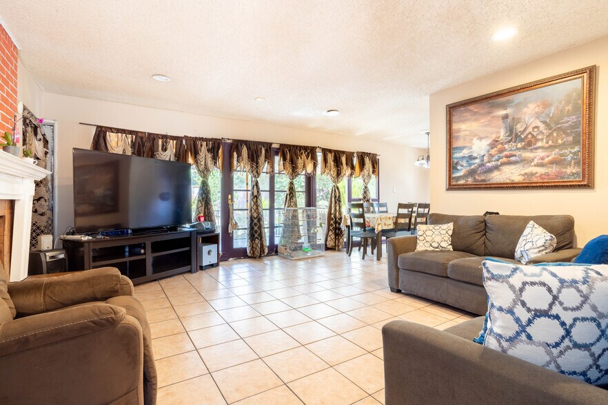 More Photos Of 6402 Graves Ave, Van Nuys Apartments For Sale