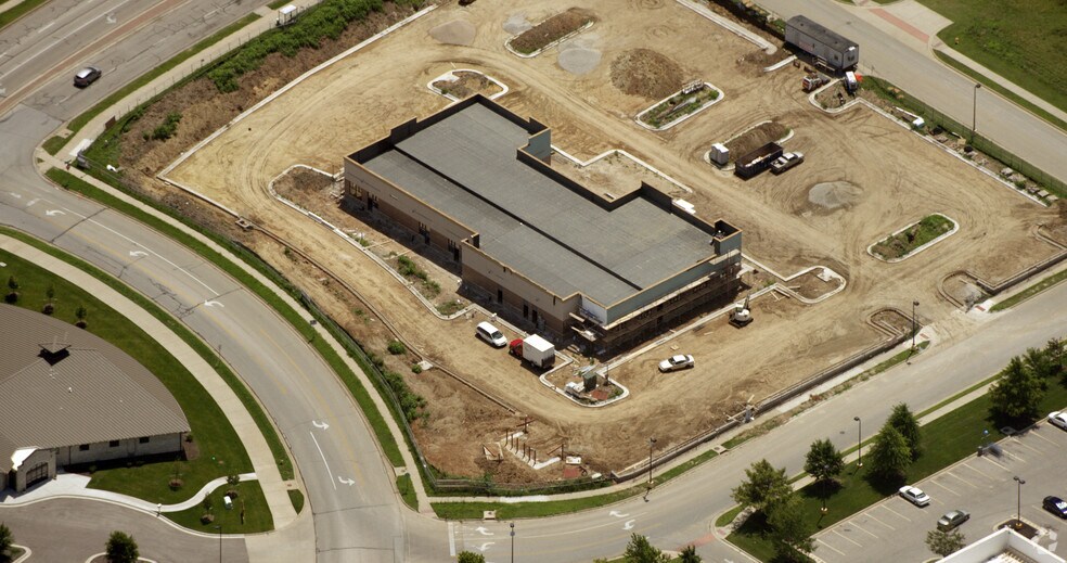 More Photos Of 525 Wakarusa Dr, Lawrence Freestanding For Lease