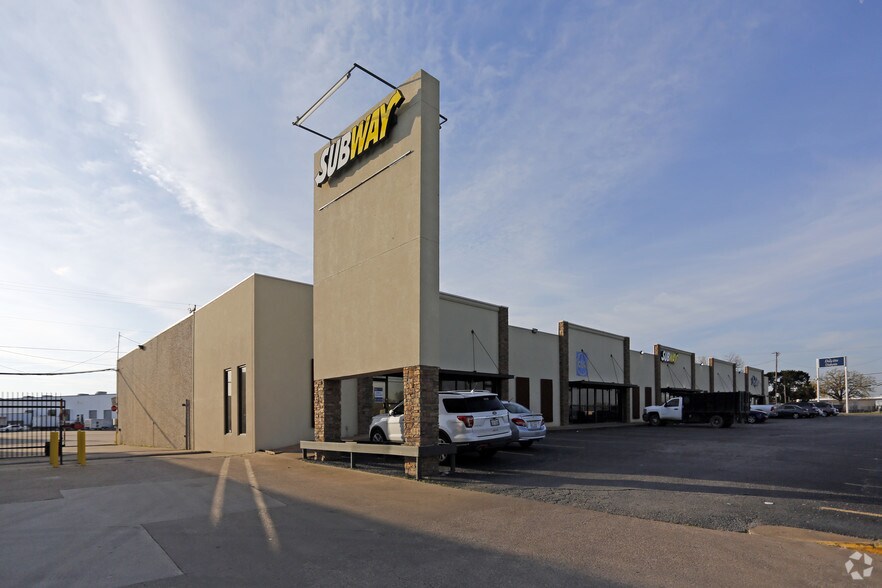 More Photos Of 5848-5884 E Berry St, Fort Worth Unknown For Lease