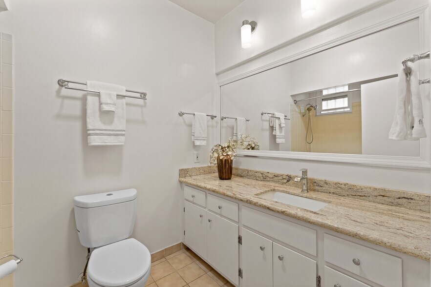 More Photos Of 881 Erie St, Oakland Apartments For Sale
