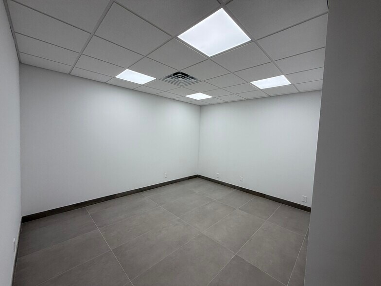 More Photos Of 5170 N Federal Hwy, Fort Lauderdale Storefront Retail Office For Lease
