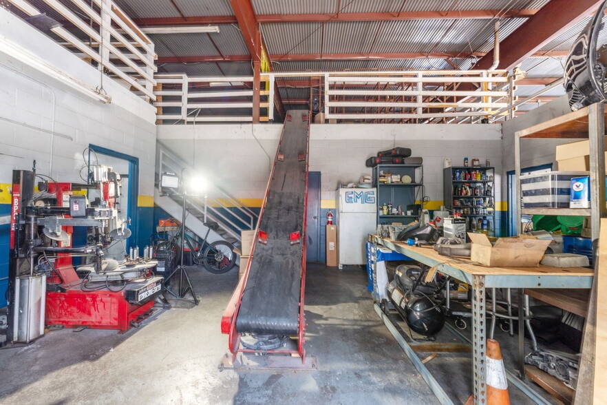 More Photos Of 6135 Salt Springs Rd, Port Richey Auto Repair For Sale