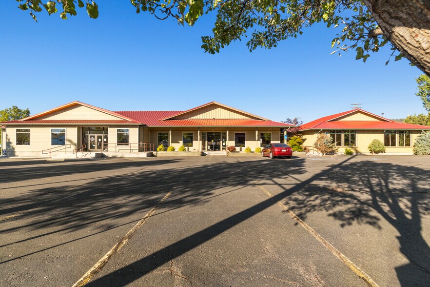 Primary Photo Of 422 S 5th St, Klamath Falls Office For Sale