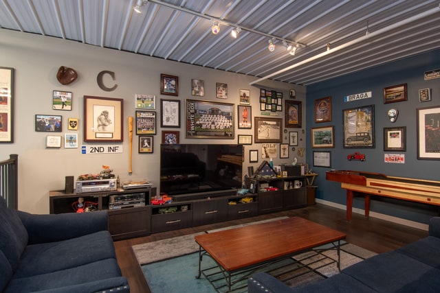 More Photos Of 2220 Ferry Rd, Naperville Showroom For Sale