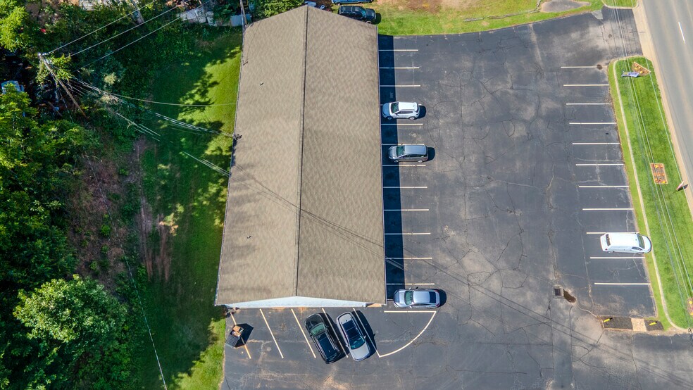 More Photos Of 1785 Georgia Rd, Franklin Freestanding For Sale